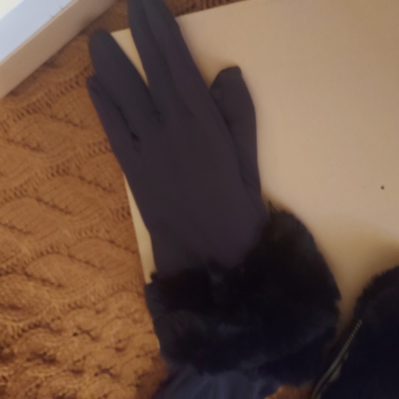 NIB House of Harlow Faux Rabbit Fur Fingerless Gloves Flip Mittens FREE Wristlet - Picture 12 of 16